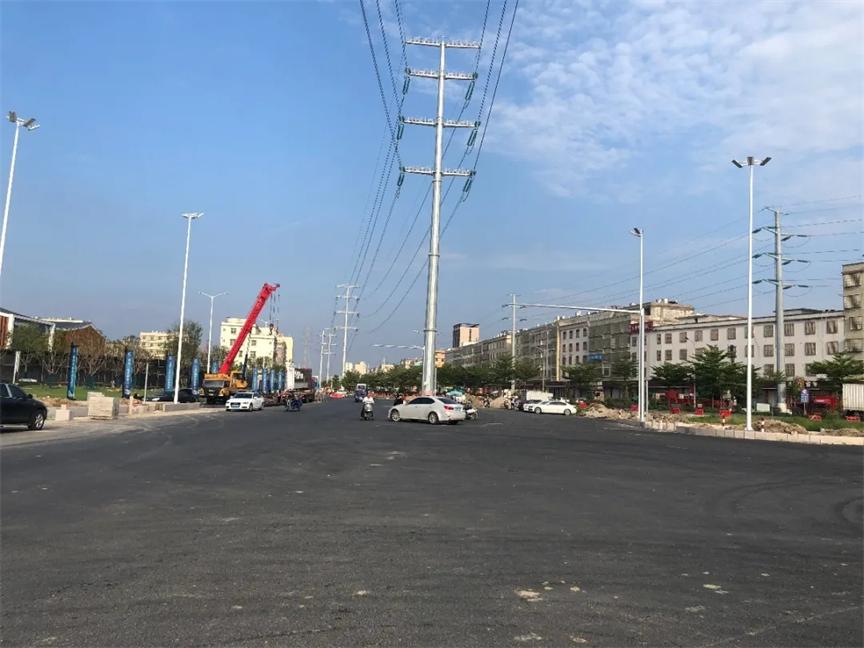 �q�东商友为揭阳玉都大道道路徏设提供�\灯、监控杆
