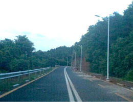 商友6�c���\灯�ؓ��x��七寨湖森林公园盘山道路带来光�? width=